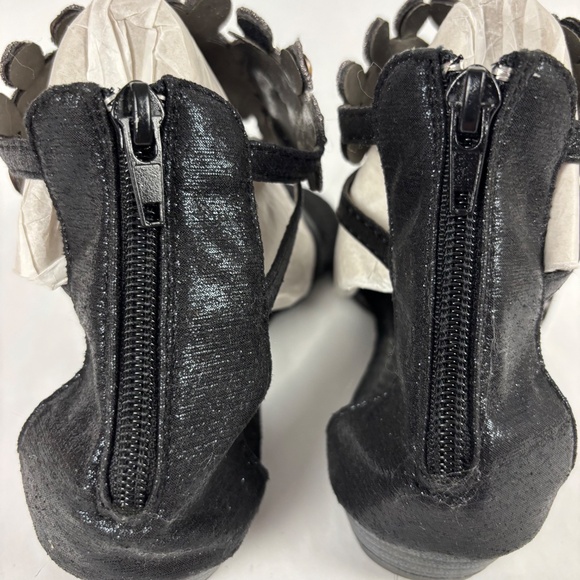 Muk Luks black Jewels Embellished Sandals Size 6, Faux Leather/Suede Back Zip - Picture 5 of 7